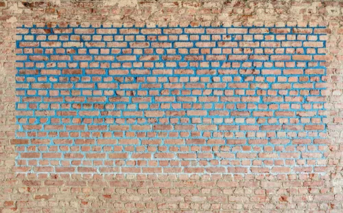 A brick wall with its joints painted blue, from deep blue at the top to pale blue at the bottom &mdash; a page from a Mercatorfonds publication
